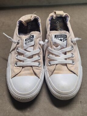 Women’s Converse All Star Low-Top Sneaker/Size 6